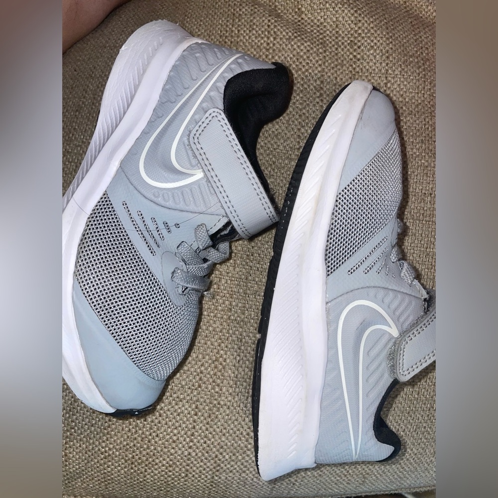 Nike Kids Shoes in Gray and White